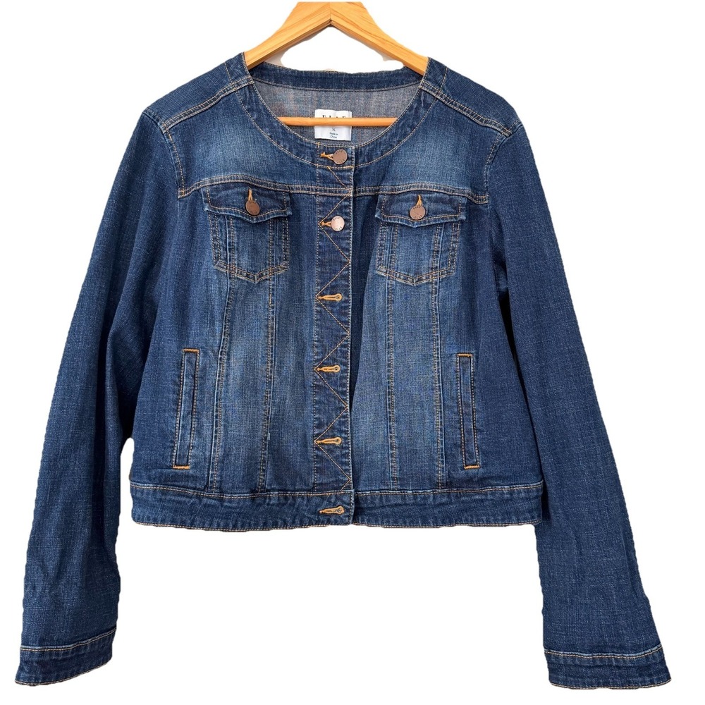 Elle Denim Jean Jacket  Light Wash Blue SZ-XL 99% cotton Round Neck Bottom Front